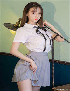 刘亦菲大尺度床戏引热议,周于希最近发的裸乳